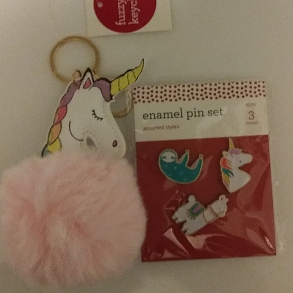 Keychain and pin set - Picture 1 of 3